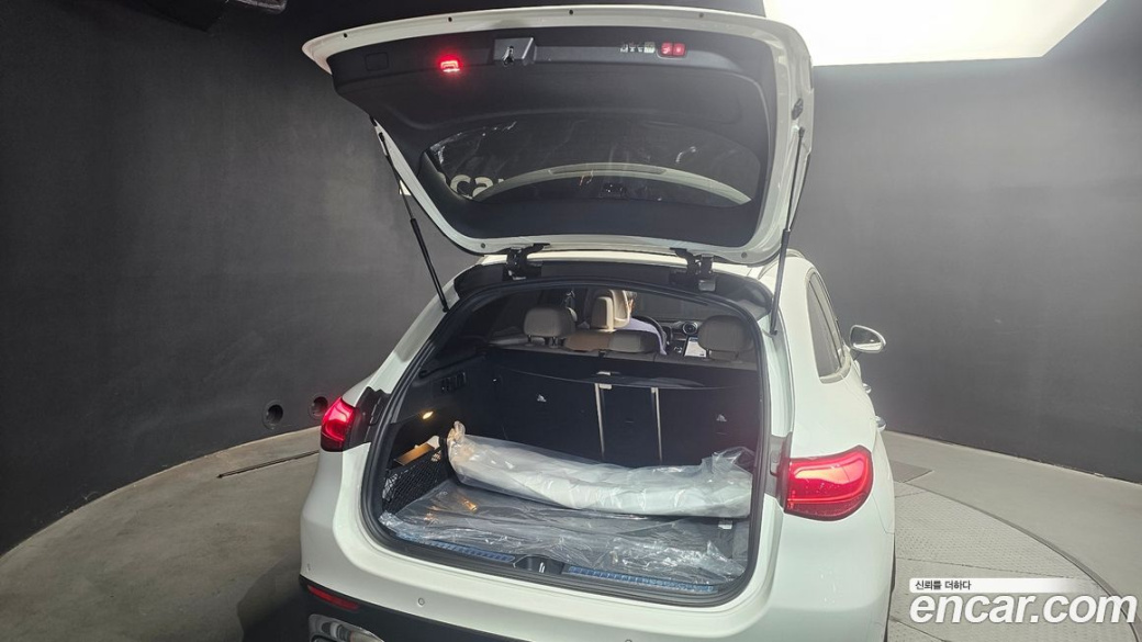 Mercedes-Benz GLC-Class GLC 300 4MATIC Avantgarde, 2025