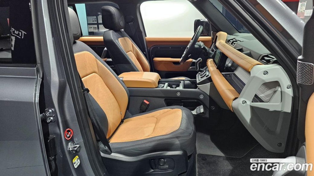 Land Rover Defender 110 P300 X-Dynamic SE, 2024