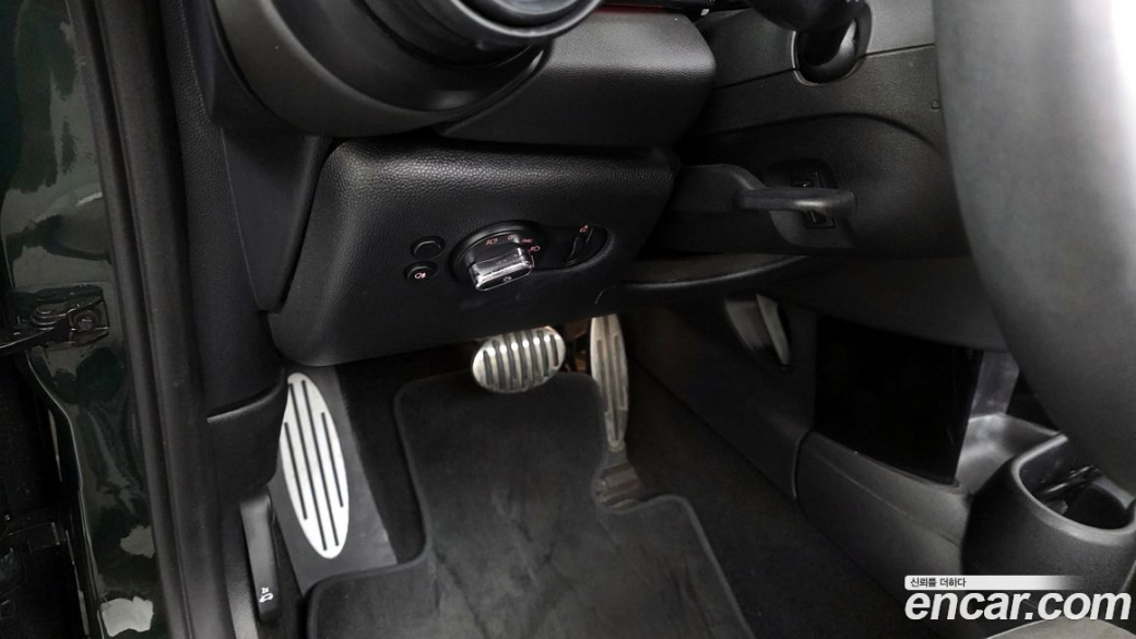 Mini Cooper Convertible JCW, 2024