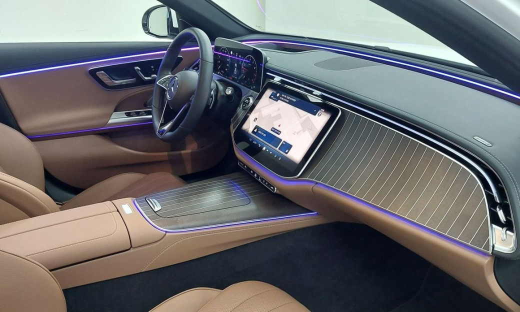 Mercedes-Benz E-Class E300 4MATIC Exclusive, 2026