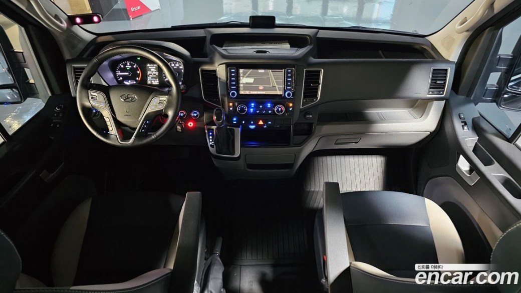 Hyundai Solati 15-seater, 2023