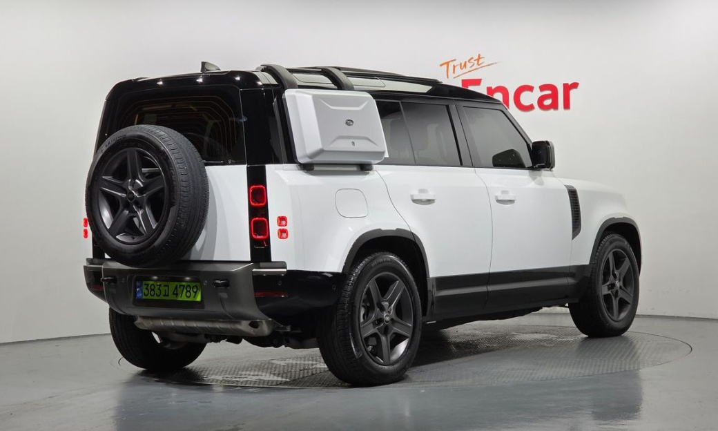 Land Rover Defender 110 P300 X-Dynamic SE, 2024