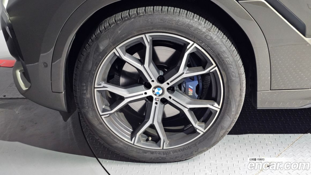 BMW X6 xDrive40i M Sport, 2022