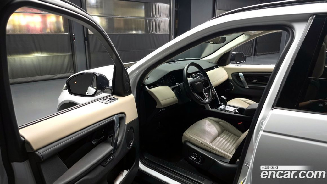 Land Rover Discovery Sport P250 SE, 2022