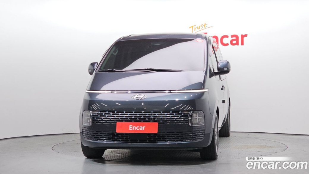 Hyundai Staria 4WD Tourer 11-Seater, 2024