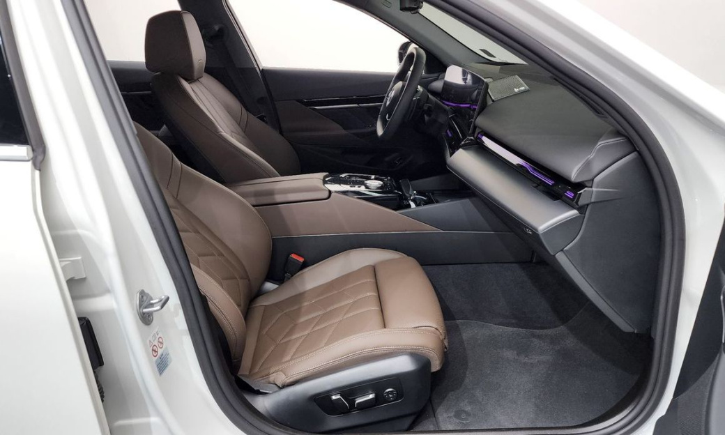 BMW 5-Series 520i, 2024