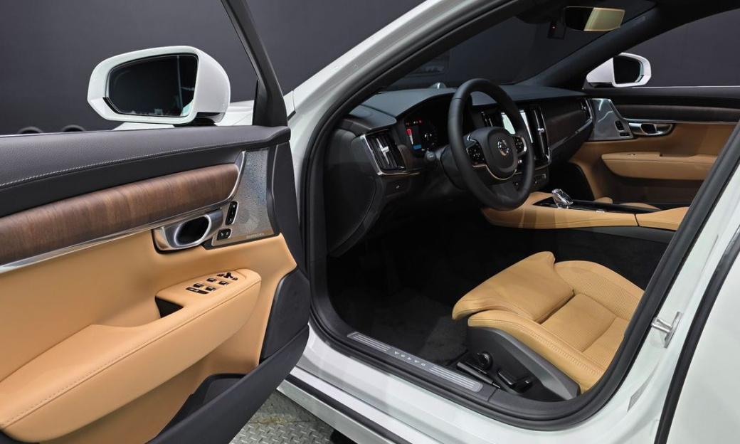 Volvo S90 B6 AWD Ultra Bright, 2023