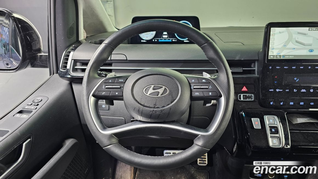 Hyundai Staria 4WD Lounge 9-Seater, 2025