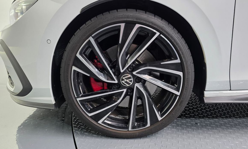 Volkswagen Golf 2.0 GTI, 2024