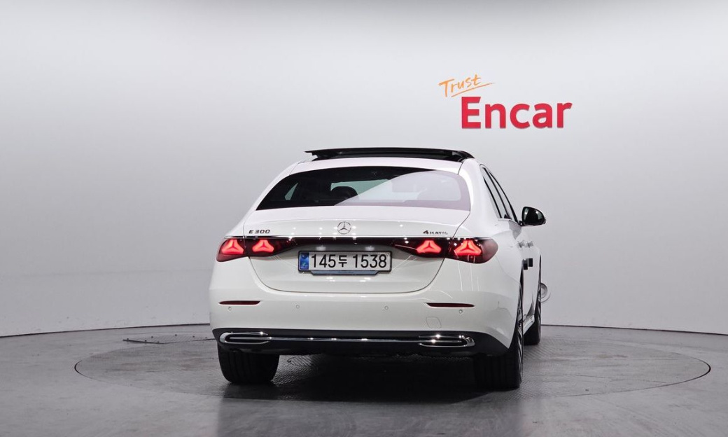Mercedes-Benz E-Class E300 4MATIC Exclusive, 2025