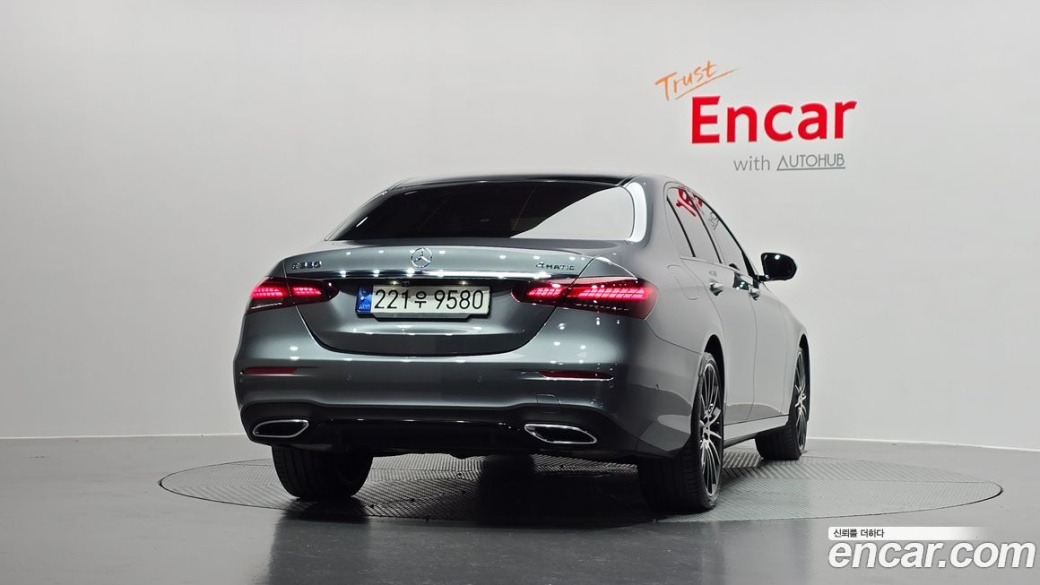 Mercedes-Benz E-Class E350 4MATIC AMG Line, 2023
