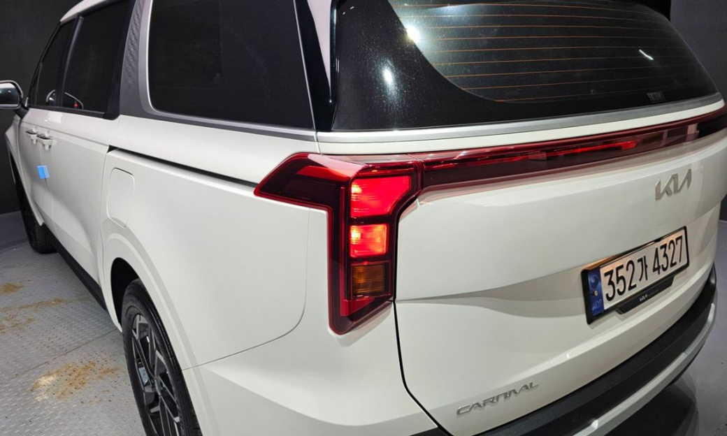 Kia Carnival 9-Seater Prestige, 2025