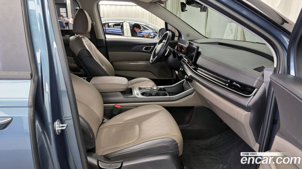 Kia Carnival 9-Seater Prestige, 2024