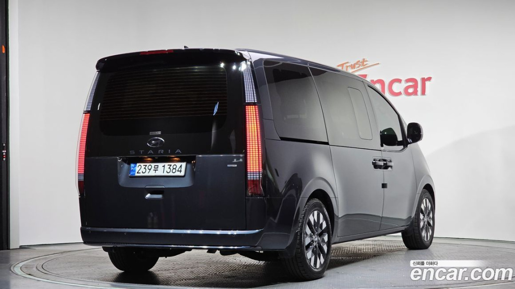 Hyundai Staria 4WD Lounge 9-Seater, 2023