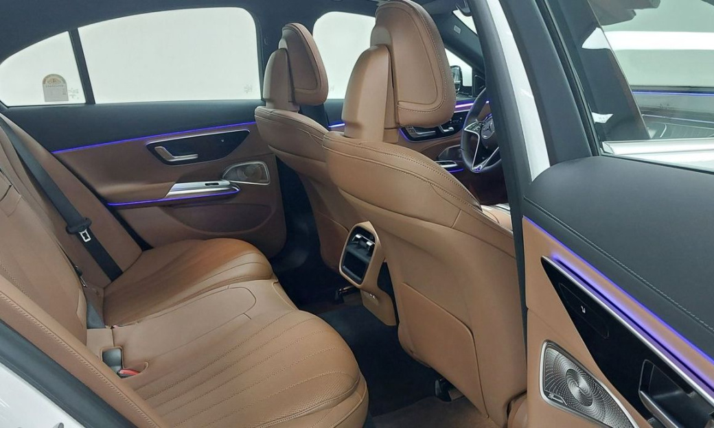 Mercedes-Benz E-Class E300 4MATIC Exclusive, 2026