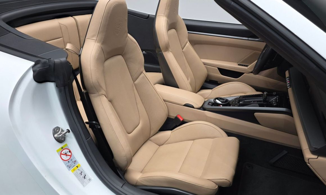 Porsche 911 Carrera Cabriolet, 2024