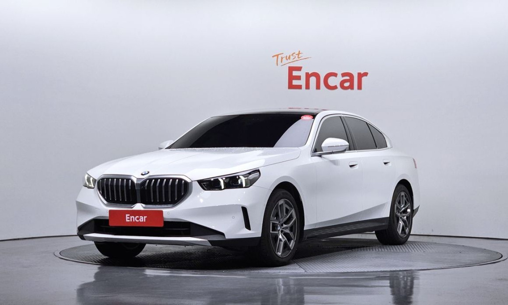 BMW 5-Series 520i, 2025