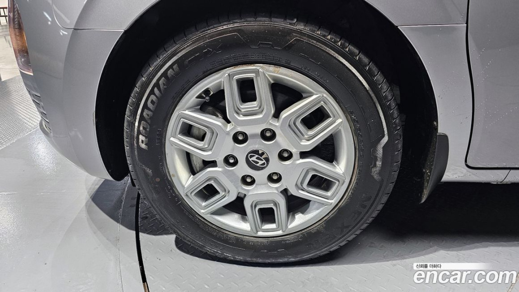 Hyundai Staria 4WD Tourer 9-Seater, 2025