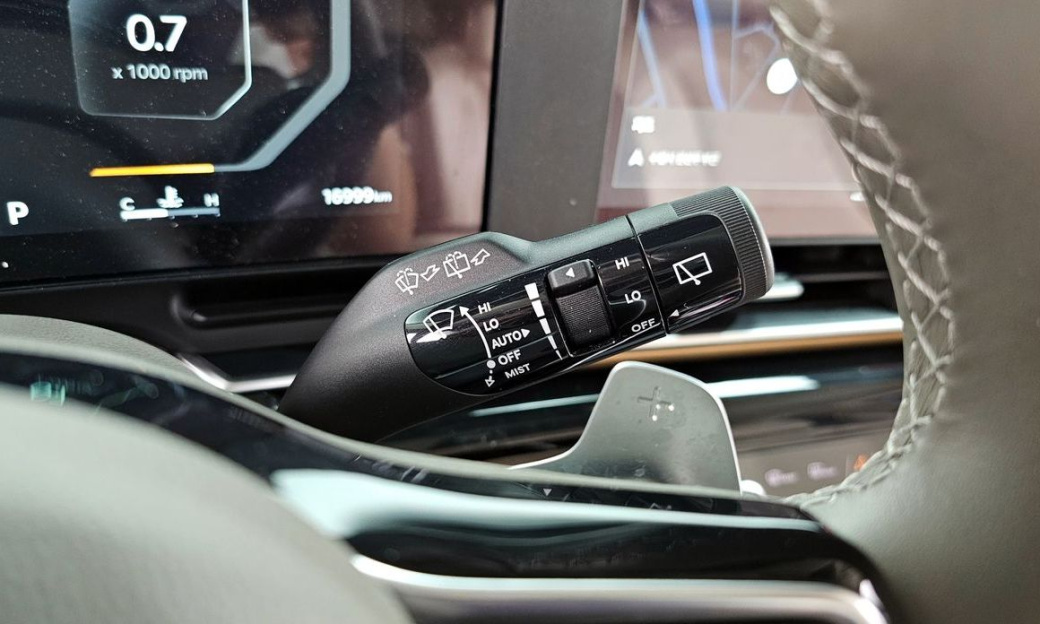 Kia Carnival 9-Seater Gravity, 2025