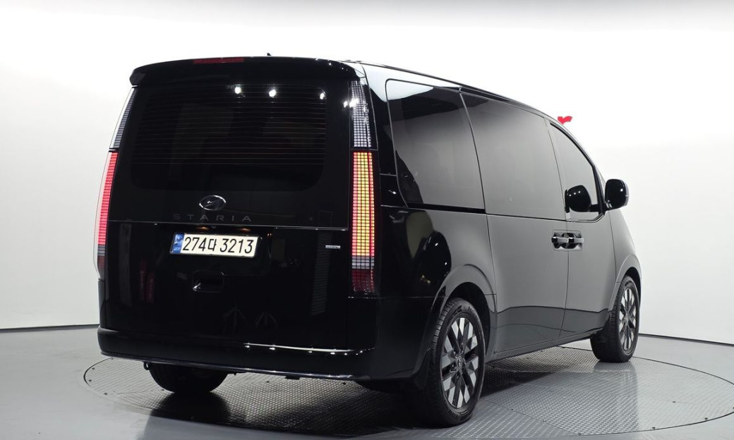 Hyundai Staria 4WD Lounge 7-Seater, 2024