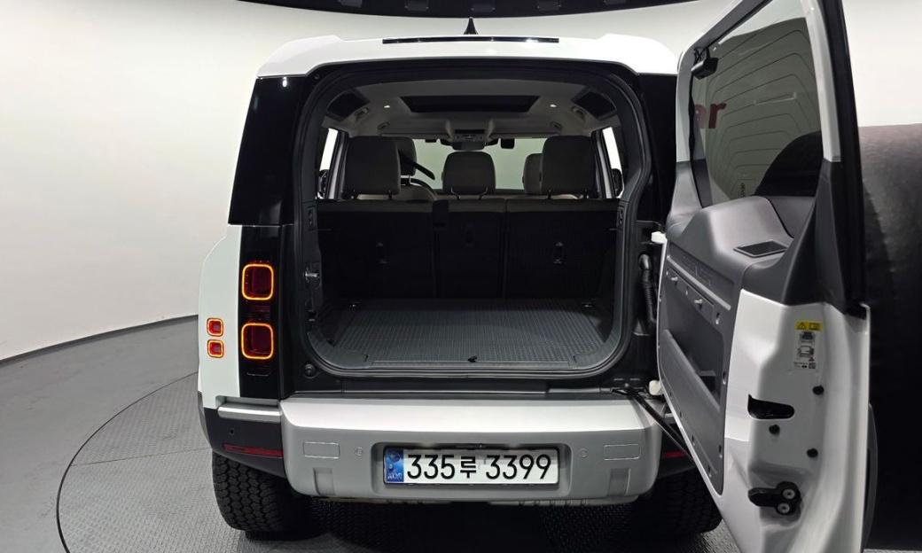 Land Rover Defender 110 D250 SE, 2024