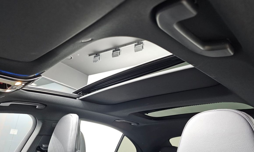 Mercedes-Benz E-Class E300 4MATIC AMG Line, 2024