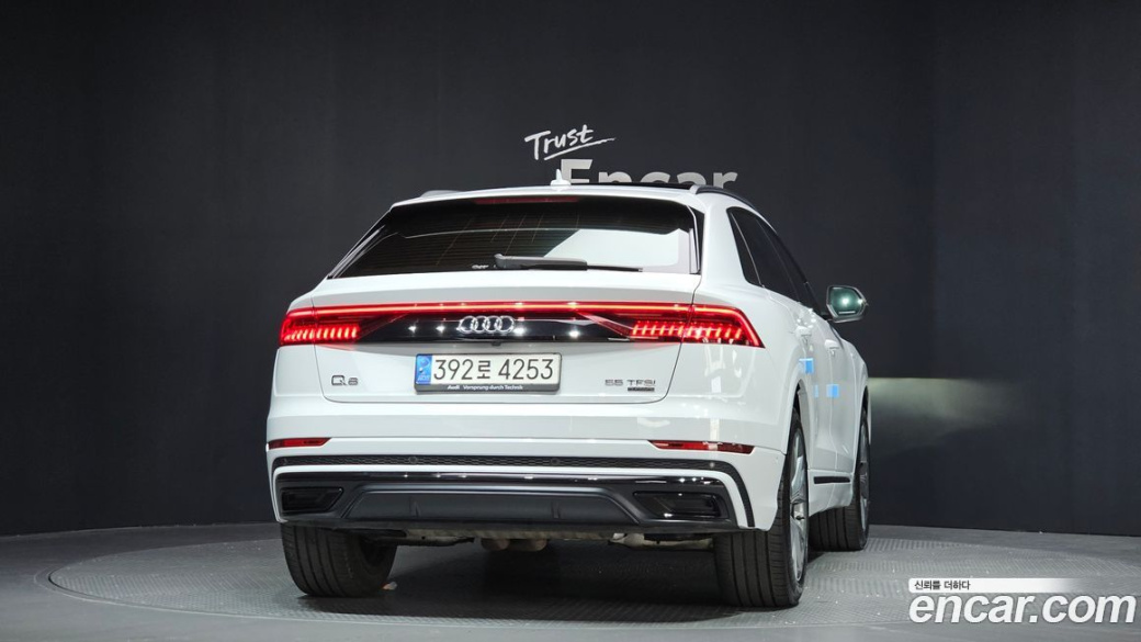 Audi Q8 55 TFSI Quattro Premium, 2022