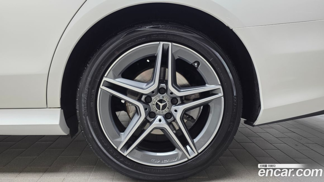 Mercedes-Benz E-Class E250 AMG Line, 2023