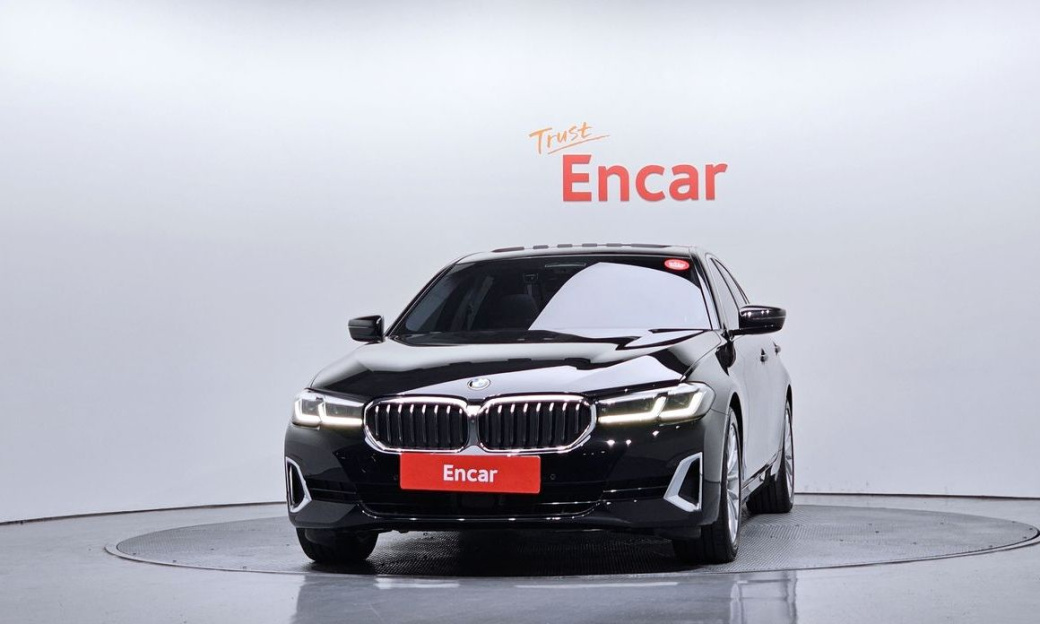BMW 5-Series 520i Luxury, 2023
