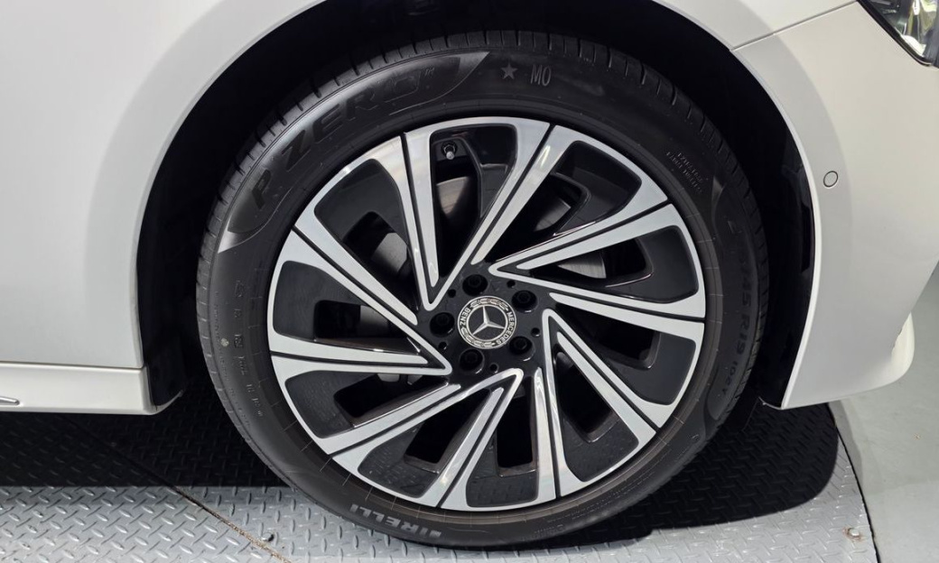 Mercedes-Benz E-Class E300 4MATIC Exclusive, 2025