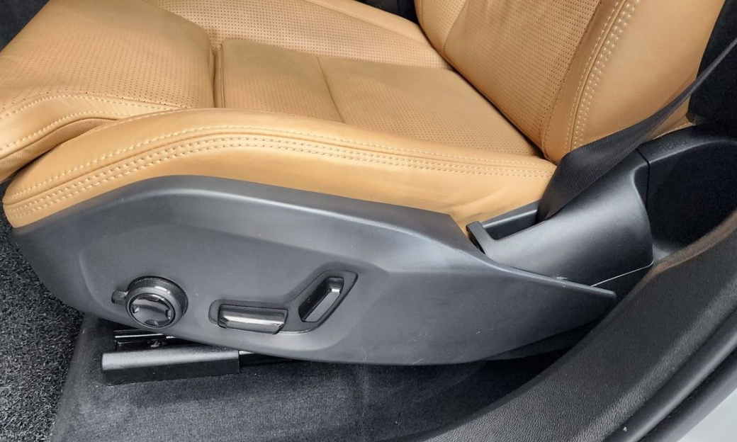 Volvo XC60 B5 Ultimate Bright, 2024
