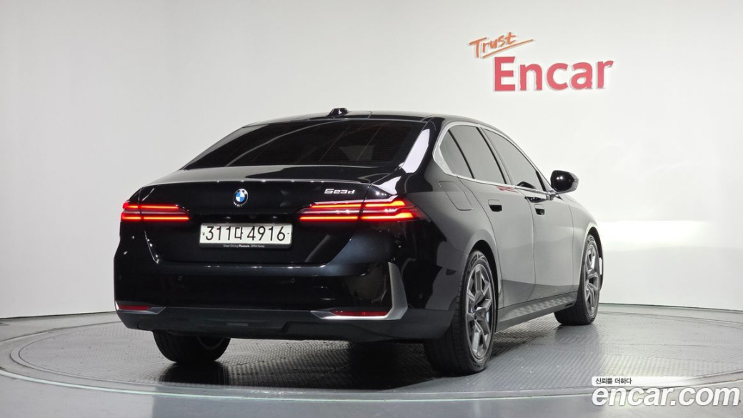 BMW 5-Series 523d, 2024