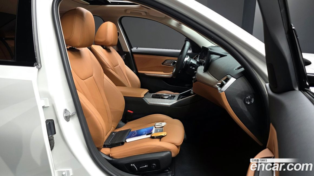BMW 3-Series 320i, 2025