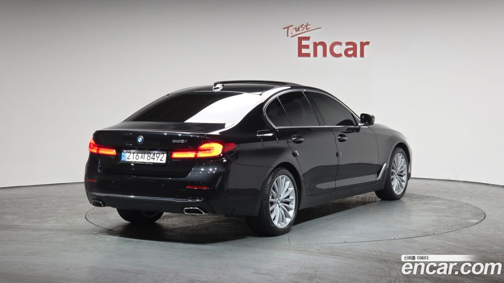 BMW 5-Series 530i Luxury, 2023