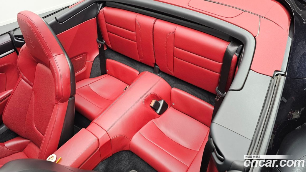 Porsche 911 Carrera 4 GTS Cabriolet, 2022
