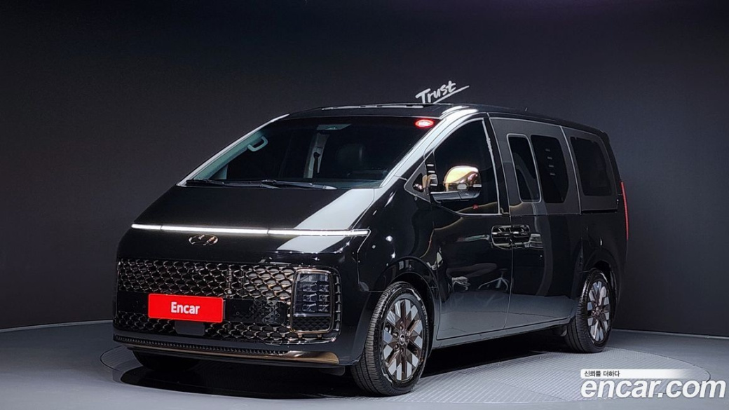 Hyundai Staria 4WD Lounge 7-Seater, 2022