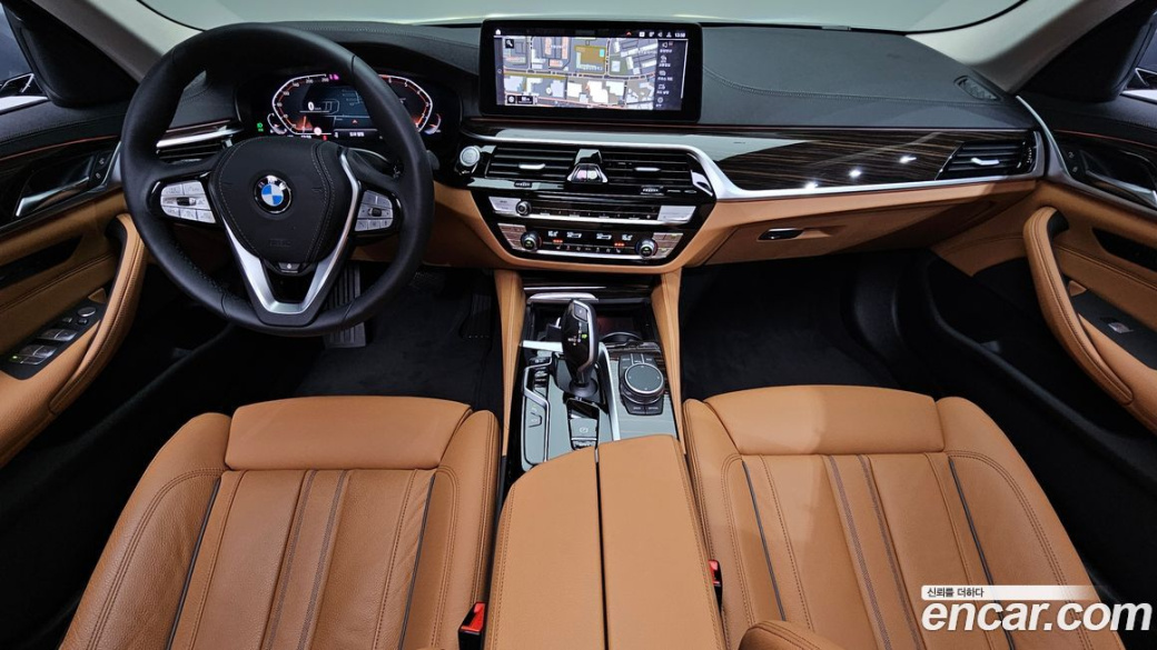 BMW 5-Series 520i Luxury, 2023