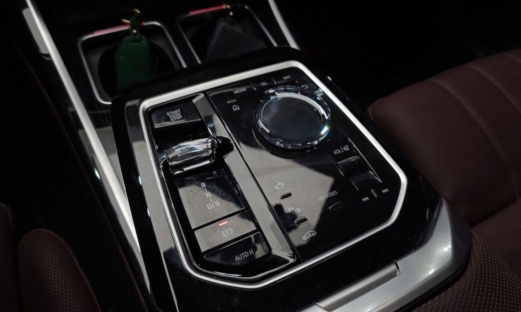BMW 7-Series 740d xDrive M Sport, 2025