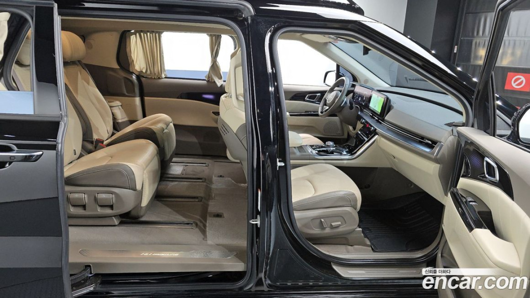 Kia Carnival 7-Seater Hi-Limousine, 2023