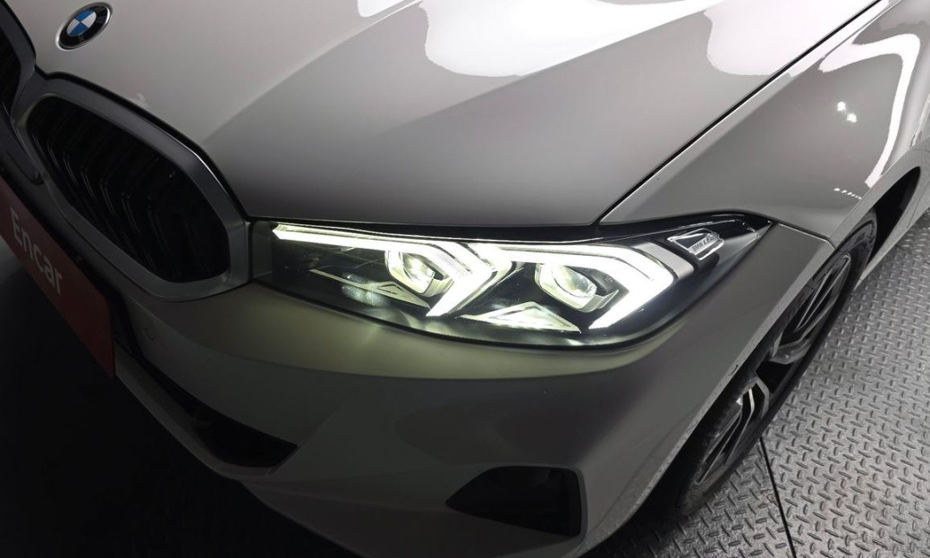 BMW 3-Series 320i, 2024