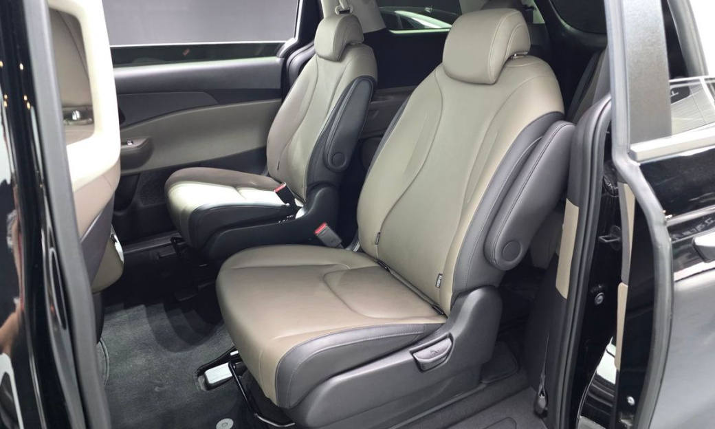 Kia Carnival 9-Seater Prestige, 2024