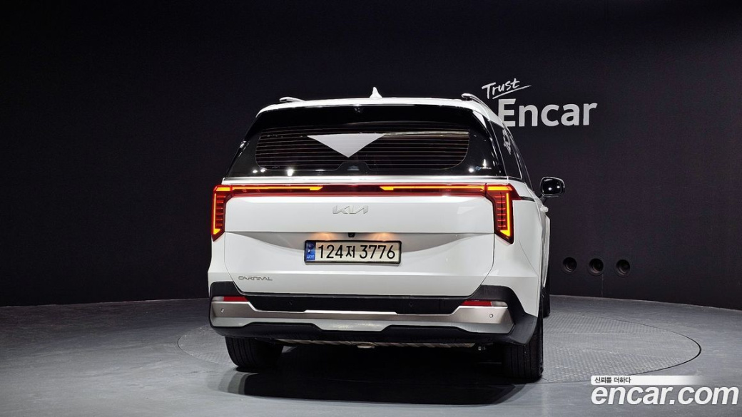 Kia Carnival 7-Seater Signature, 2024
