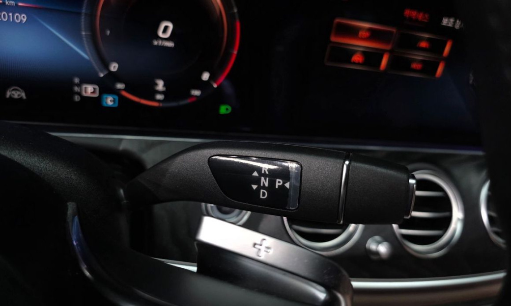 Mercedes-Benz E-Class E250 AMG Line, 2023