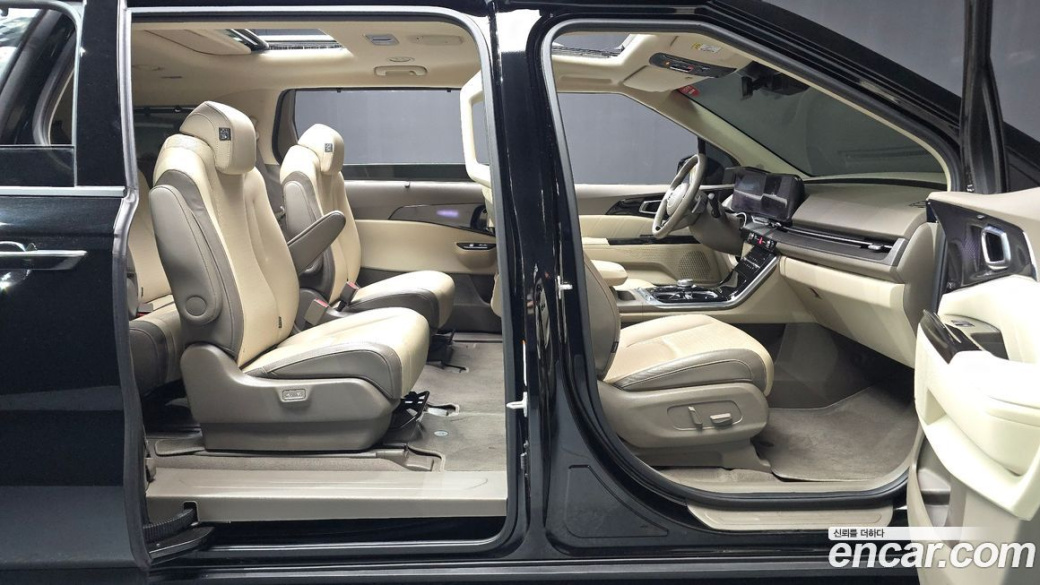 Kia Carnival 9-Seater Signature, 2023