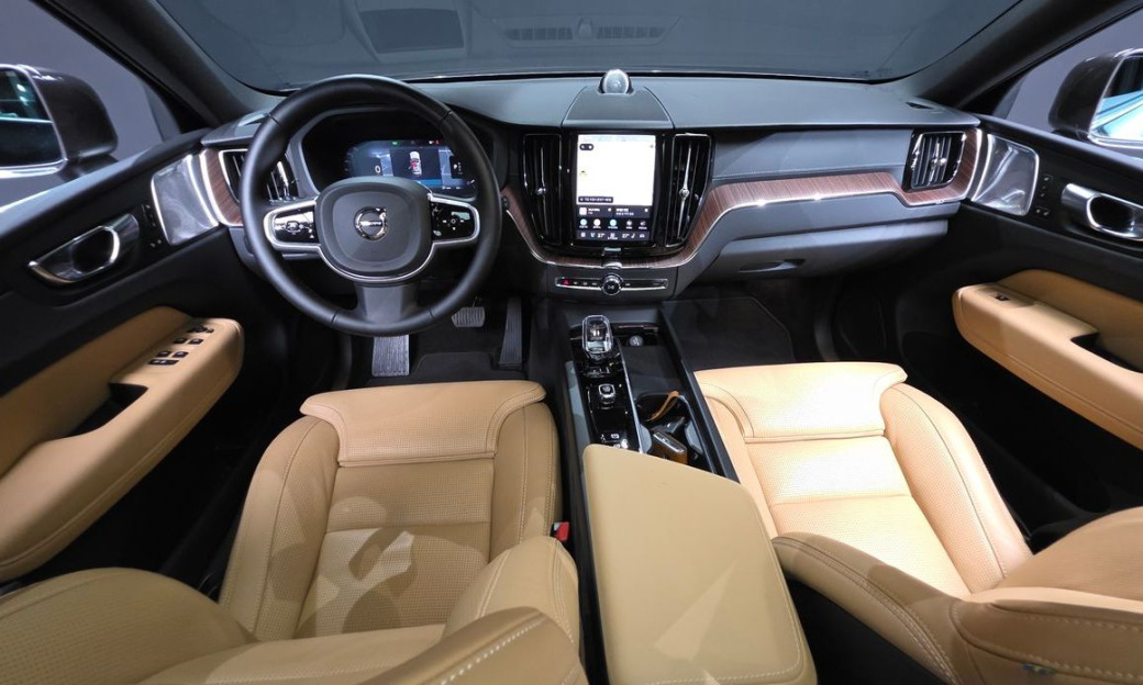 Volvo XC60 B5 Ultra Bright, 2025