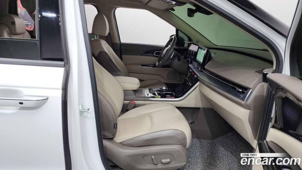 Kia Carnival 9-Seater Hi-Limousine, 2023