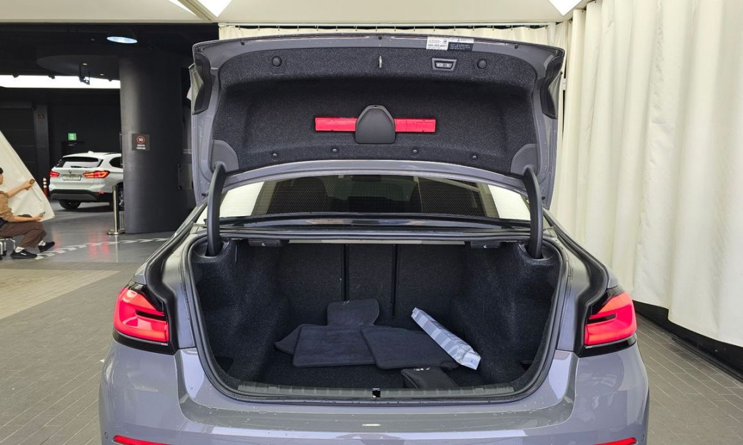 BMW 5-Series 520i Luxury, 2022