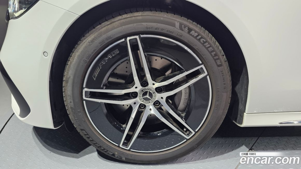 Mercedes-Benz E-Class E300 4MATIC AMG Line, 2026