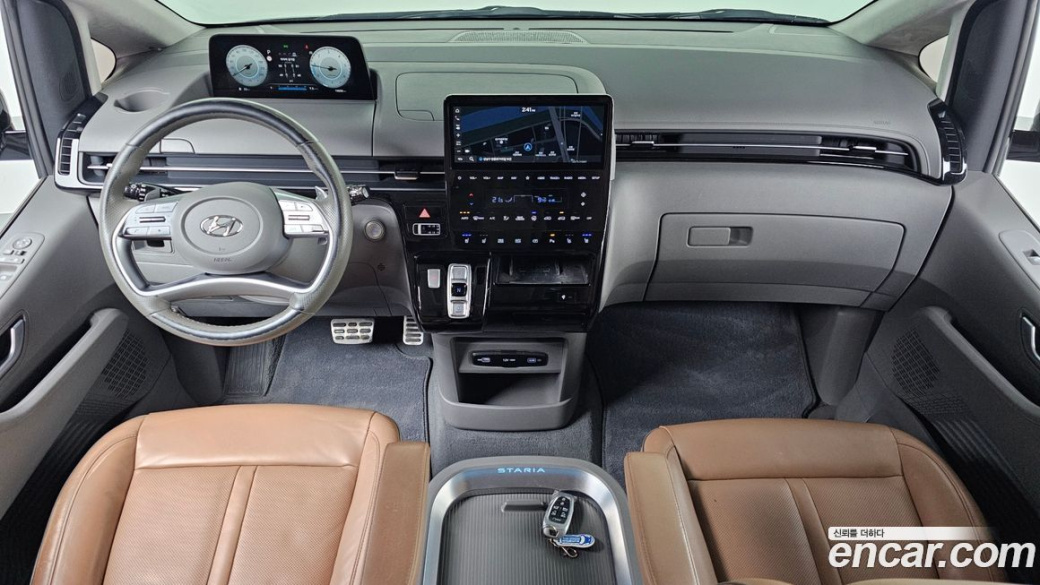 Hyundai Staria Lounge 9-Seater, 2022