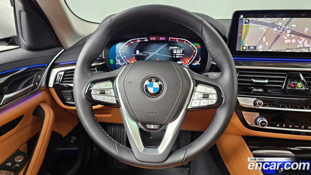 BMW 5-Series 520i Luxury, 2023